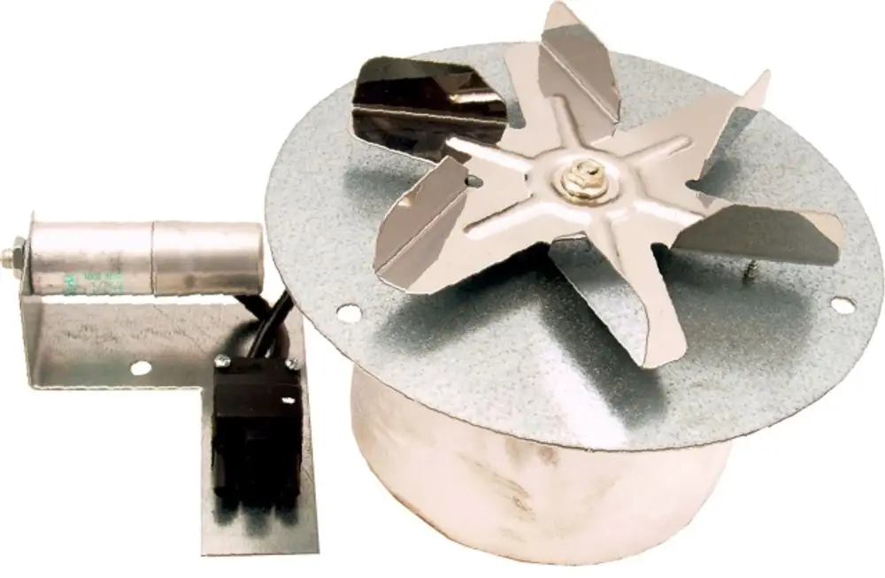 Saugzuggebläse von Wolf mit Metallgehäuse und Propeller, inklusive Kondensator, montiert auf einer Halterung zur Verwendung in Heizsystemen.